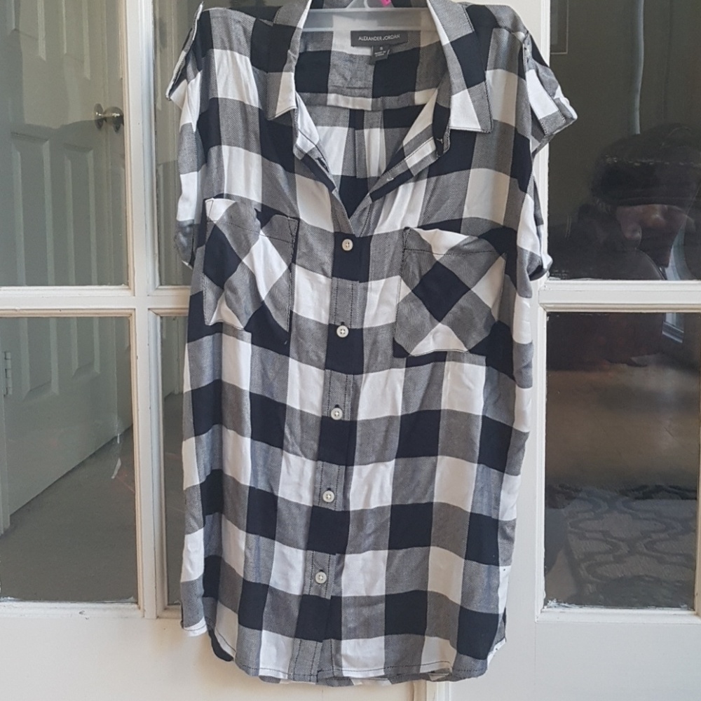 Women's casual button down shirt